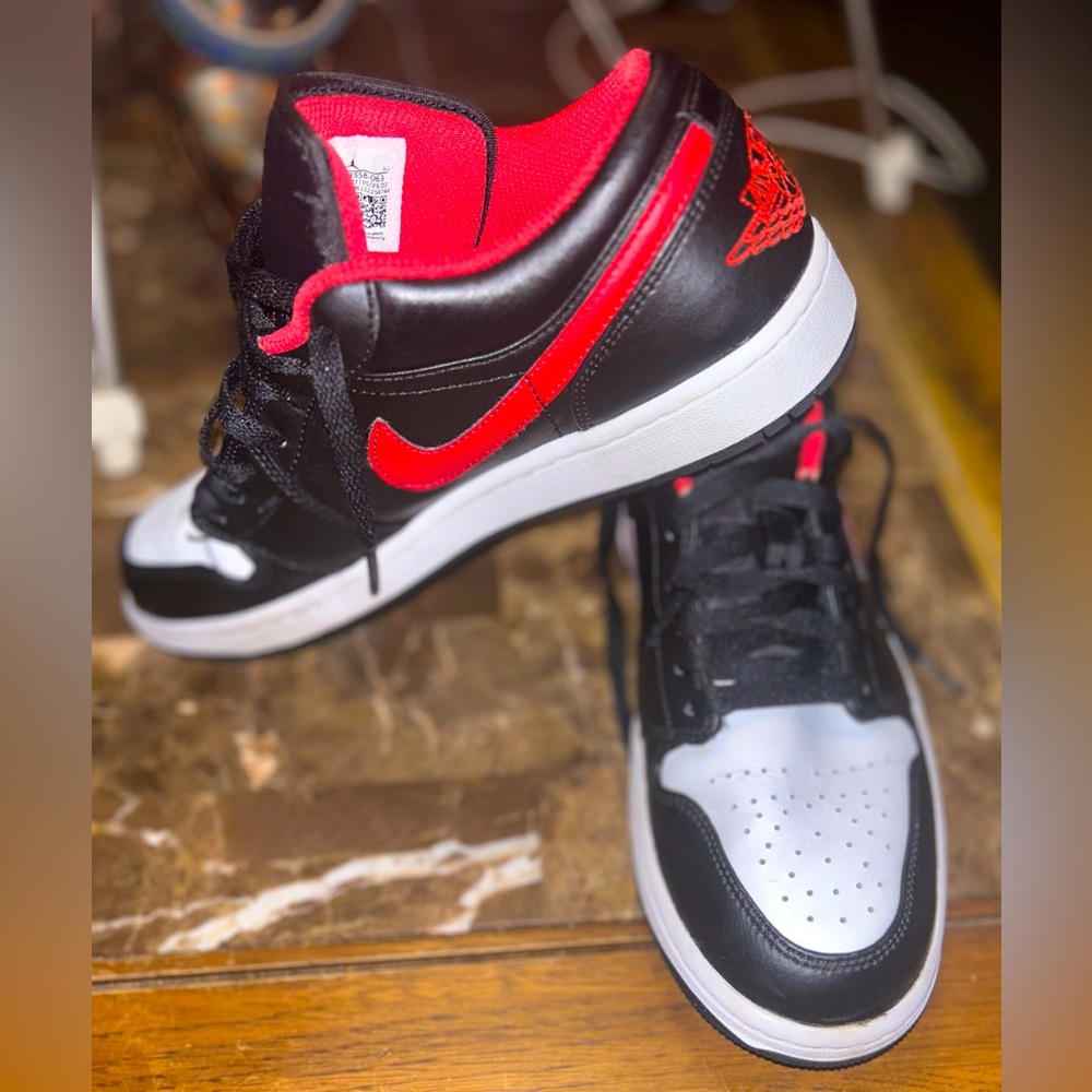 Jordan 1’s Low size(9)menGUC - Picture 3 of 5